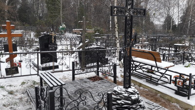 Установлен металлический крест